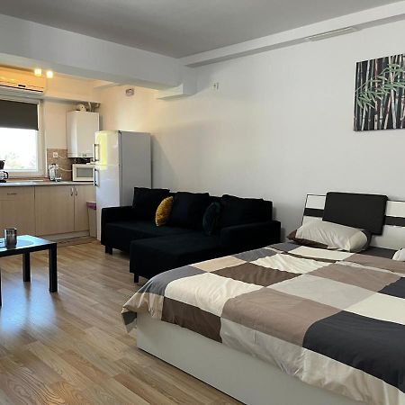 Tranzzzit Airport Apartment Otopeni Exterior photo