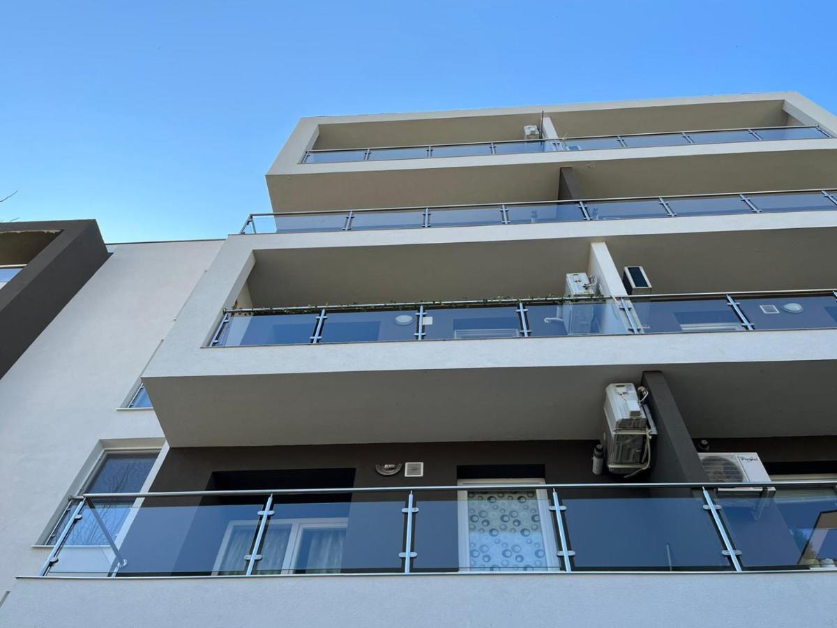 Tranzzzit Airport Apartment Otopeni Exterior photo