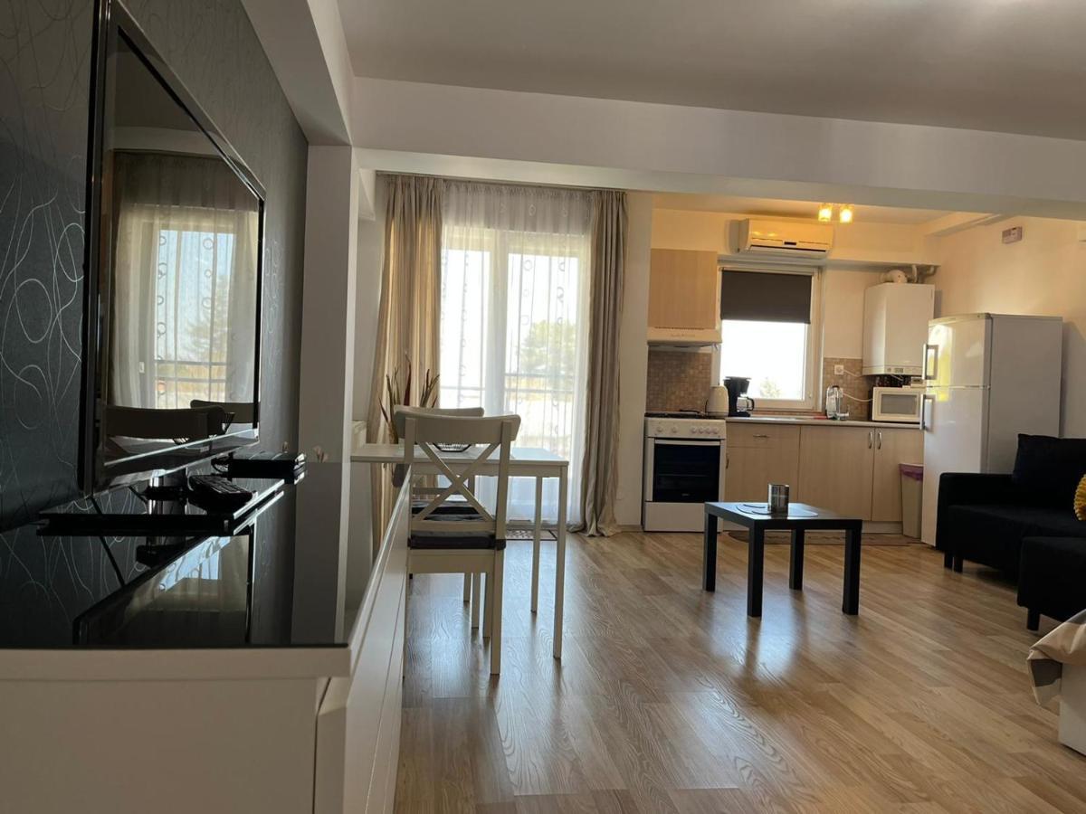 Tranzzzit Airport Apartment Otopeni Exterior photo